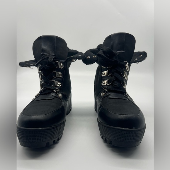 Black unisex size 4 combat boots leather, vinyl and suede - Picture 2 of 13